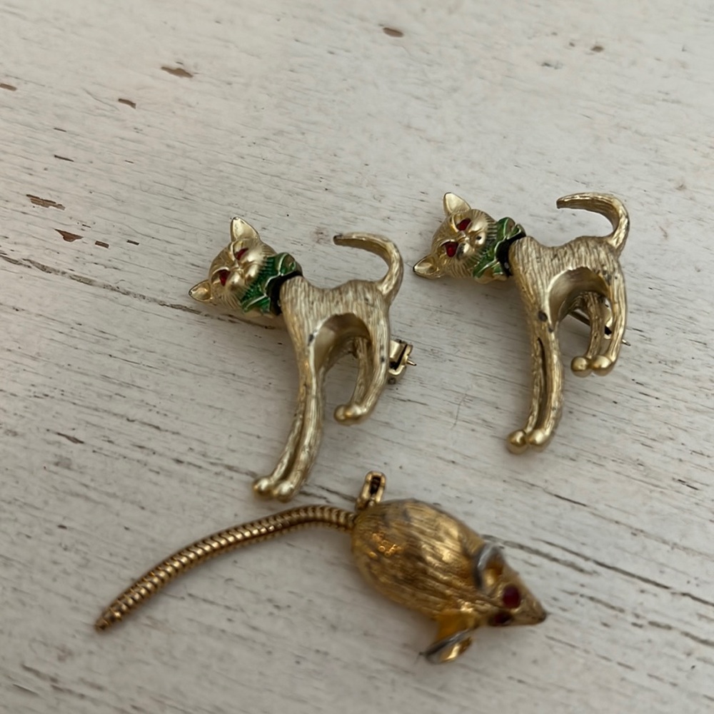 Lot 3 vintage Articulated cat & mouse brooches or pins unmarked